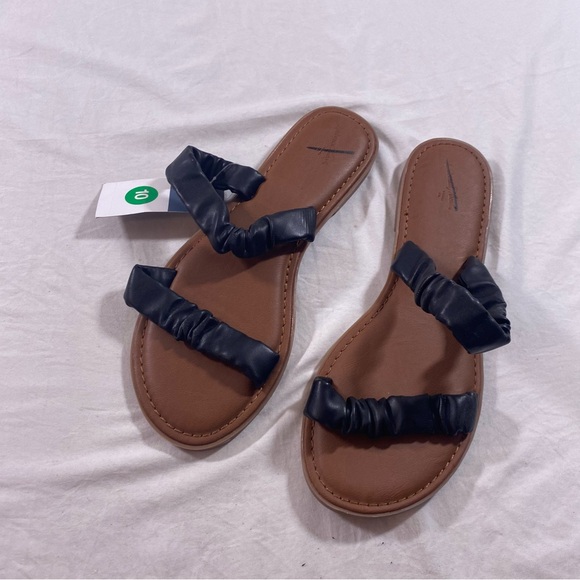 Universal Thread Shoes - Universal Thread Black and Brown Sandals with Ruched Strap